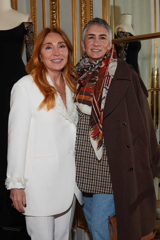 Adını Zarafet, Özgünlük Ve Cesur Tasarımlarla Efsaneleştiren Dilek Hanif, Yepyeni Couture Koleksiyonu İle Geleneksel Türk El Sanatlarını Paris’e Taşıdı. Adını Zarafet, Özgünlük Ve Cesur Tasarımlarla Efsaneleştiren Dilek Hanif, Yepyeni Couture Koleksiyonu İle Geleneksel Türk El Sanatlarını Paris’e Taşıdı.